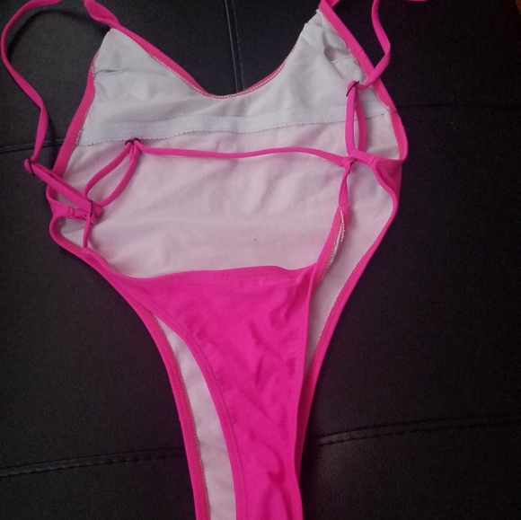 Women 1-piece bathing suit size Medium - Picture 2 of 3